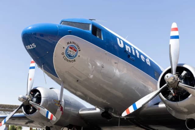 DC-3 Mainliner photo 2