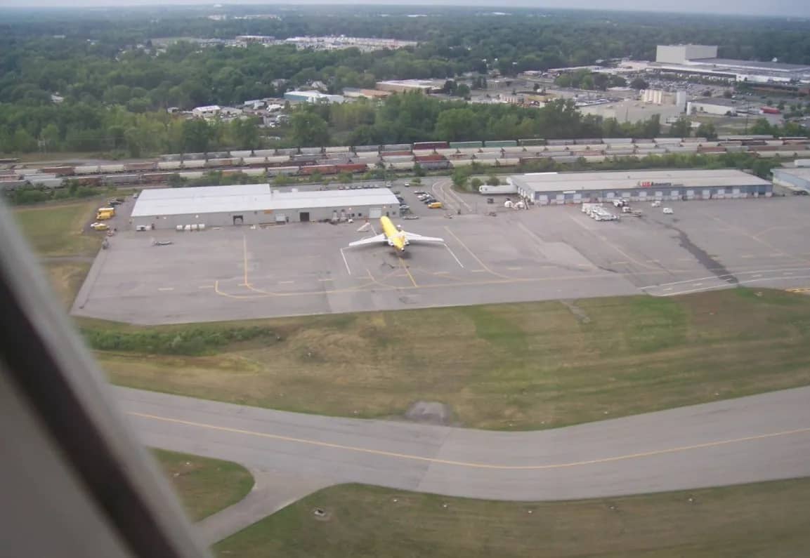 Signature Rochester, Rochester International Airport (KRST)