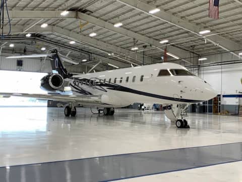 Bombardier Learjet photo 3