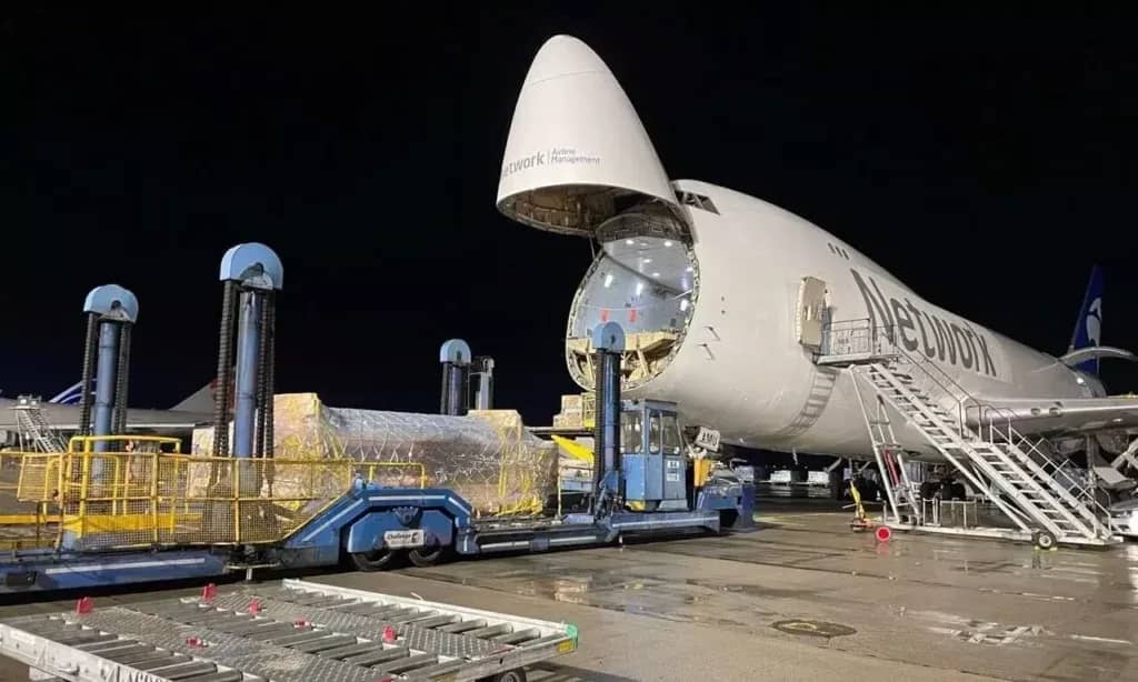 747 cargo aircraft loading freight containers