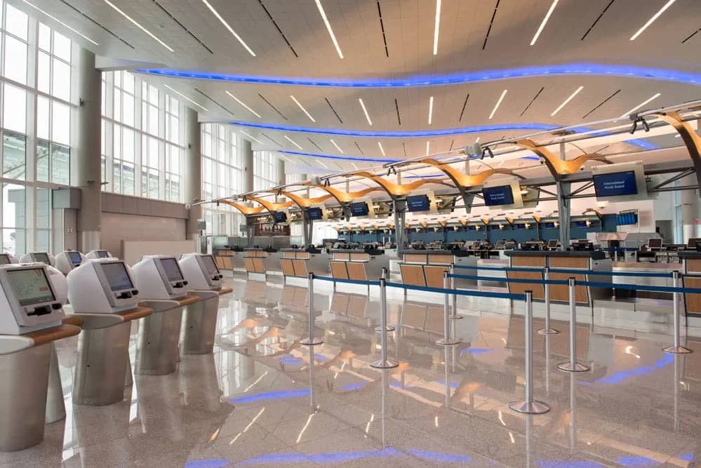 Atlanta airport ATL busy terminal concourse