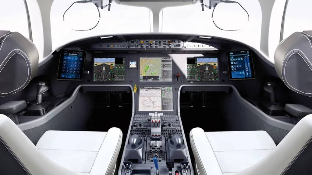 Dassault Falcon 8X advanced flight deck