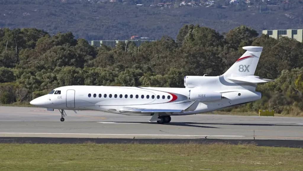 Dassault Falcon 8X operating from challenging short runway