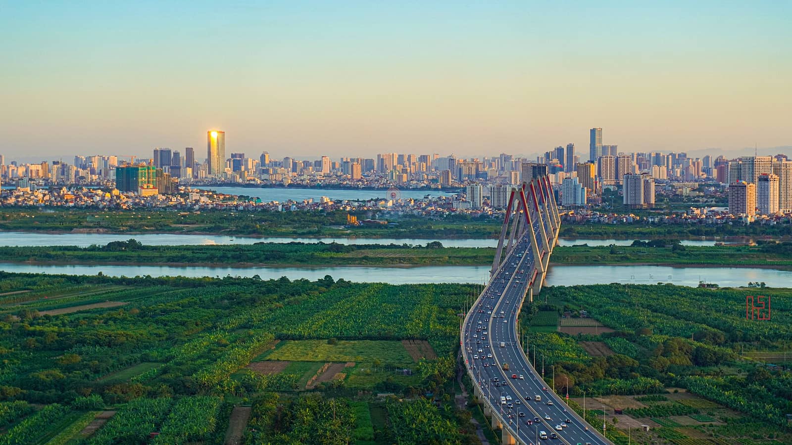 Toàn cảnh hà Nội với hai toàn nhà Keangnam 72 và Lotte Tower - 2021