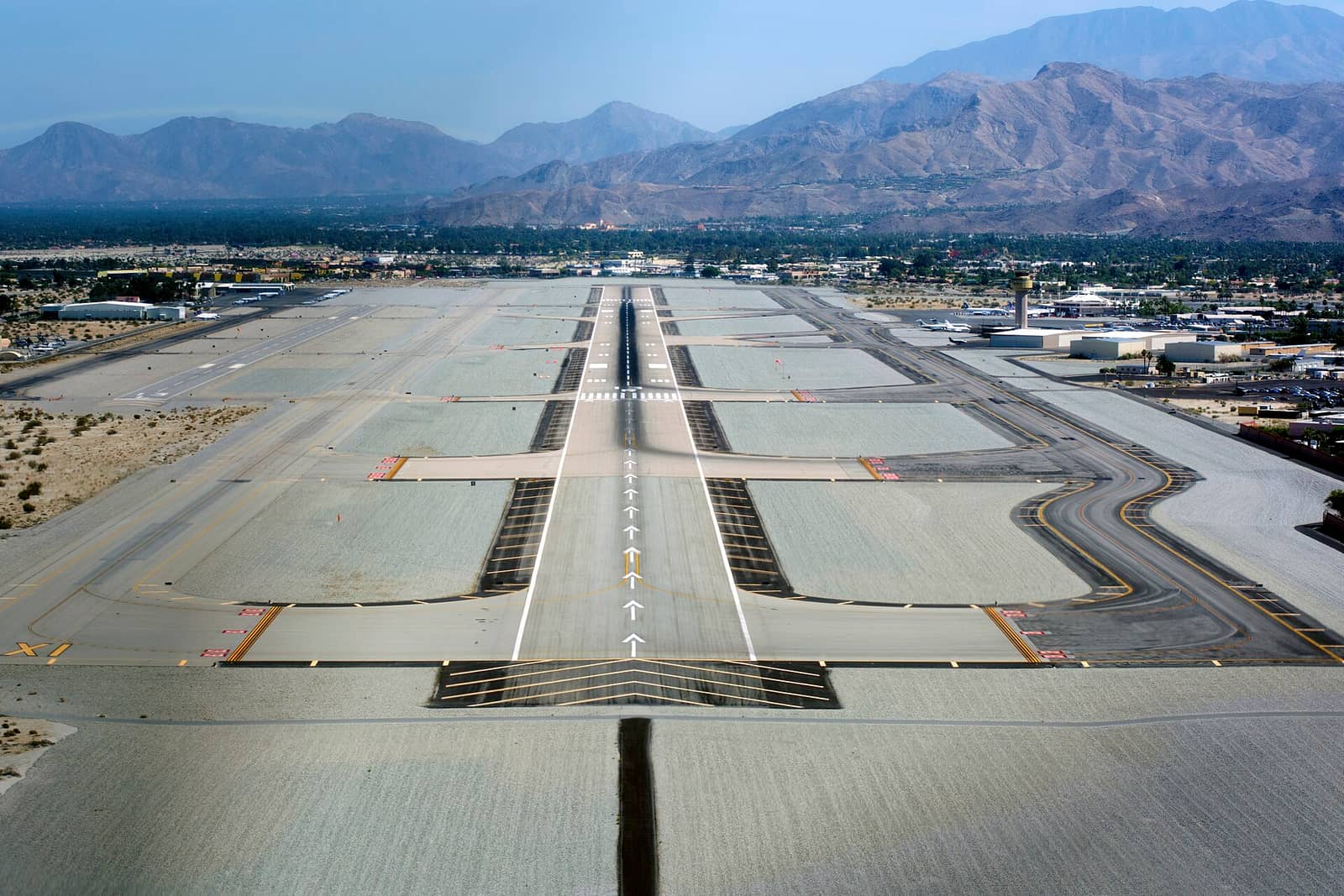 Palm Springs International Airport runway