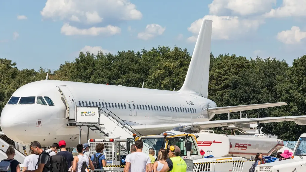 What Are the Differences Between Wet Lease, Dry Lease & Leaseback for Aircraft?