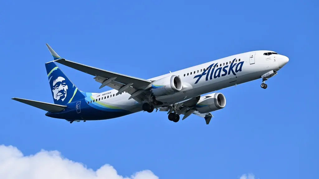 Alaska Airlines Bans Passenger After Vaping Incident on Boeing 737 MAX