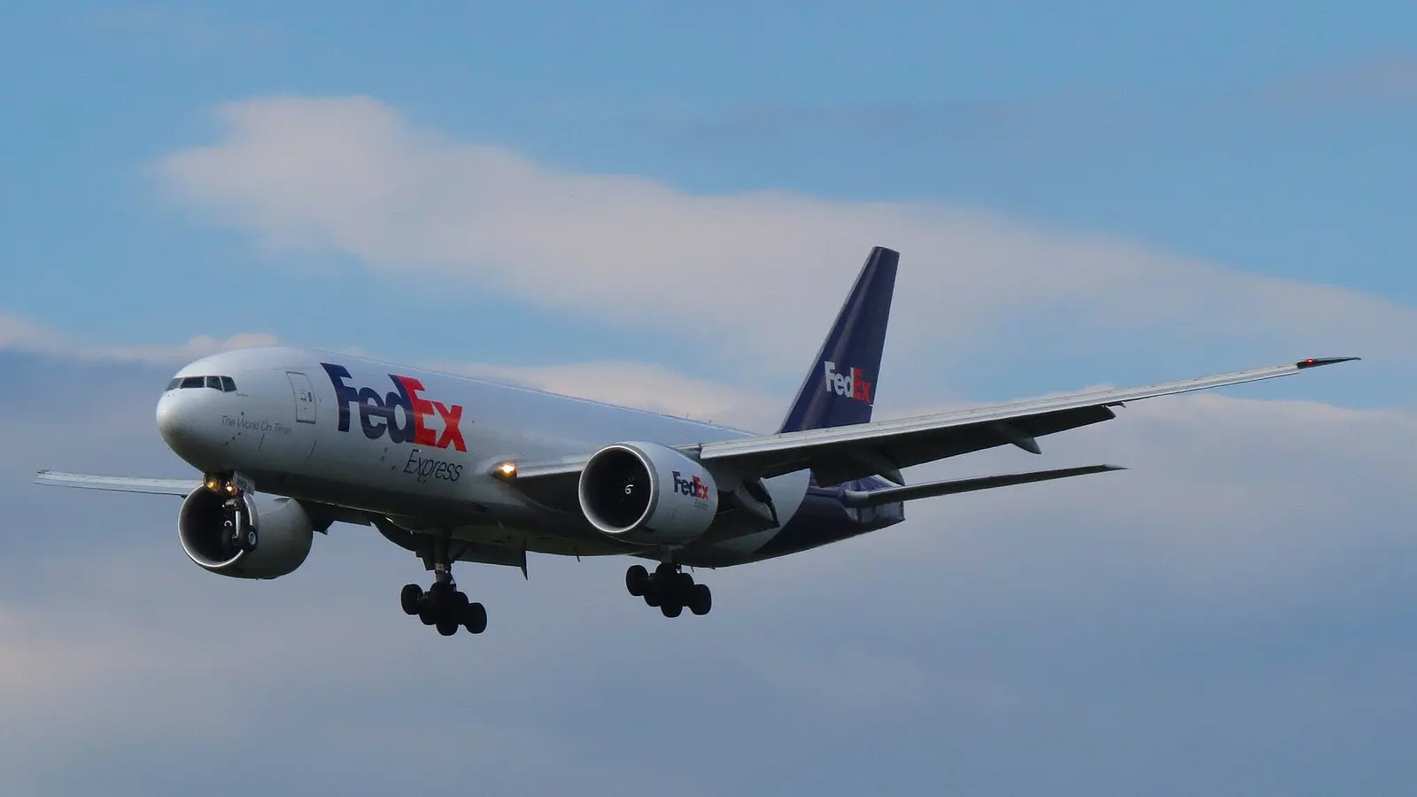 ATC Error Creates Dangerous Near-Miss Between United and FedEx Over North Atlantic