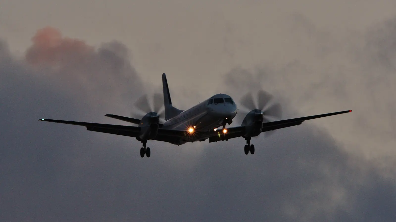 FAA Says Laser Strikes on Aircraft Remain Dangerously High