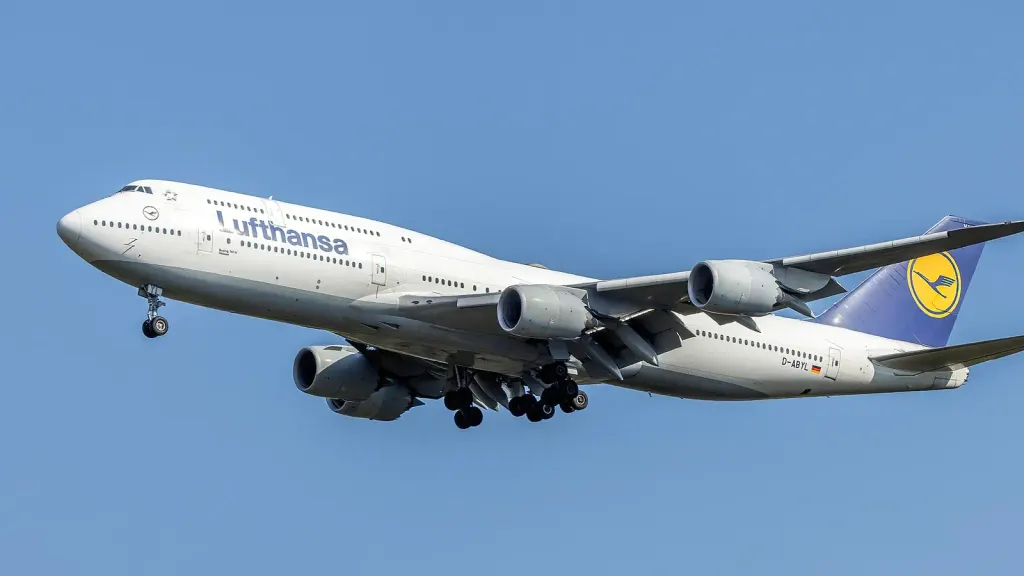 How Airspace Closures Are Changing Global Flight Routes in 2026