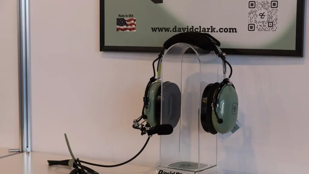 How To Choose A Noise-Reduction Aviation Headset