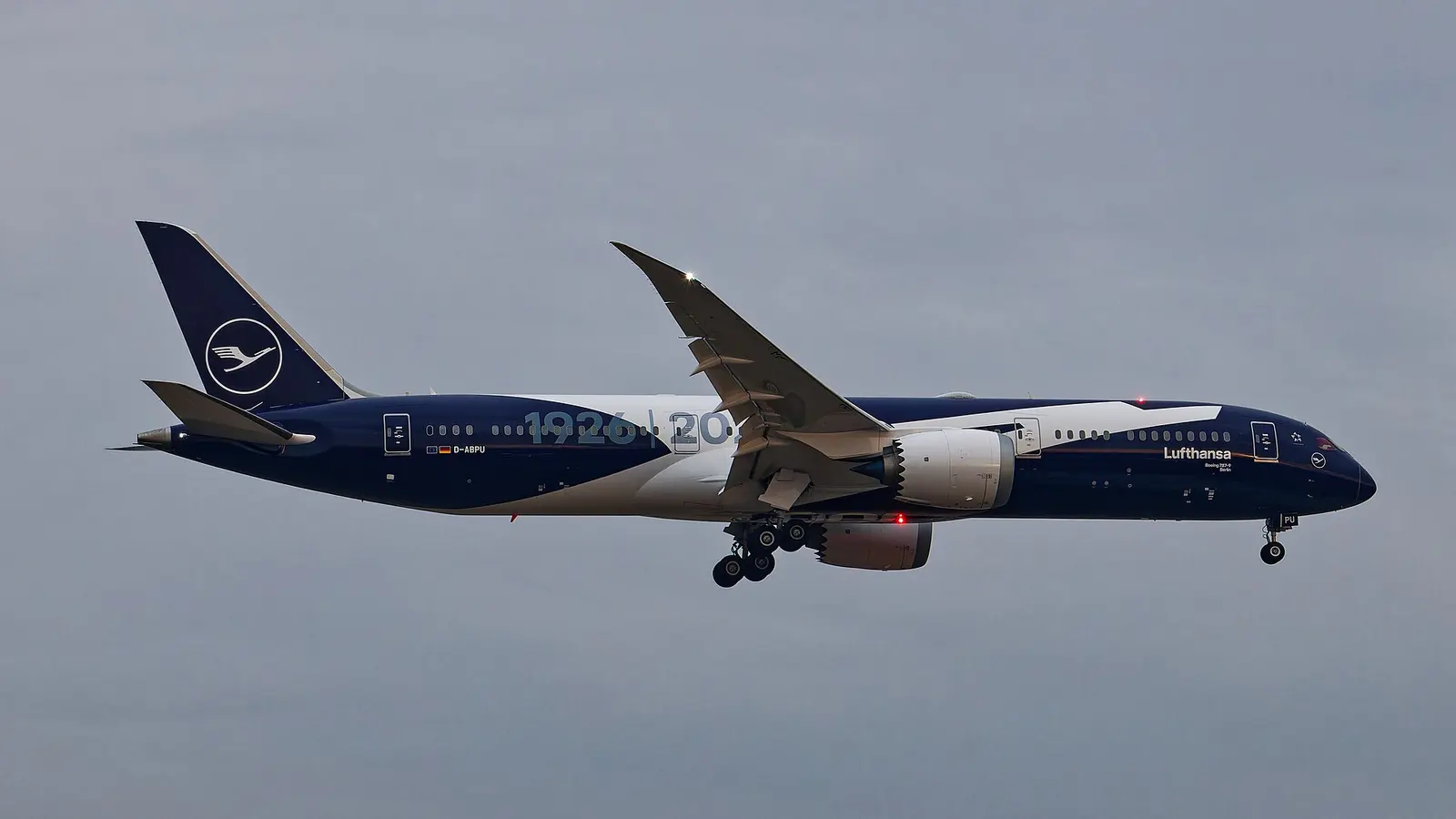Lufthansa Unveils 100-Year Anniversary Livery