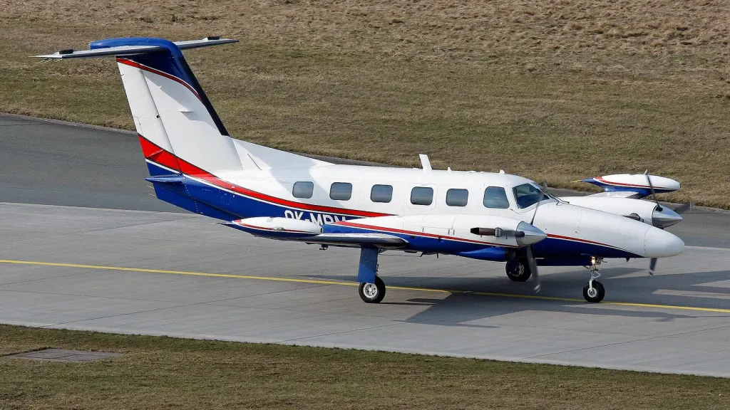 The Ultimate Battle: Piper Cheyenne vs Beechcraft King Air - Which Twin Turboprop Reigns Supreme?
