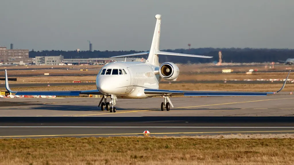 Private Jet Chauffeur Services: How It Works (Meet & Greet, FBOs, Security)