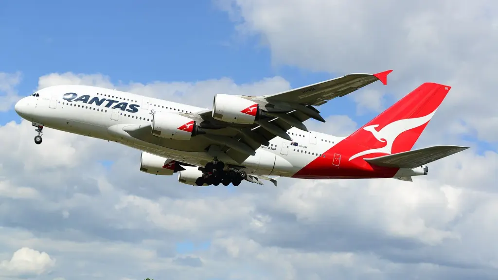 How Much Do Qantas Cabin Crew Earn in 2026? Salary, Benefits & Career Growth