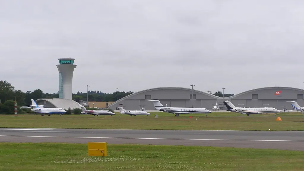 UK Raises Private Jet Air Passenger Duty by 50 Per Cent