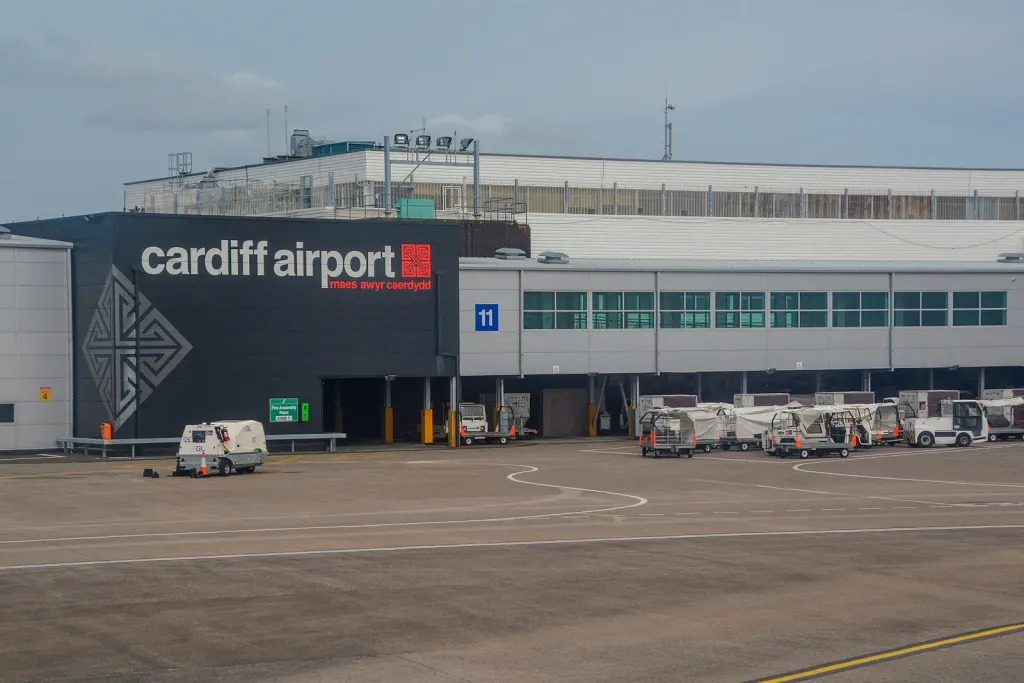 Signature Cardiff, Cardiff International Airport (EGFF): photo 1