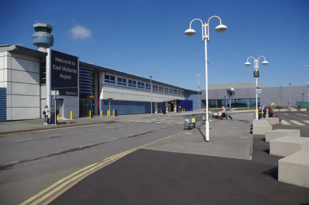 Signature East Midlands, East Midlands Airport (EGNX): photo 1