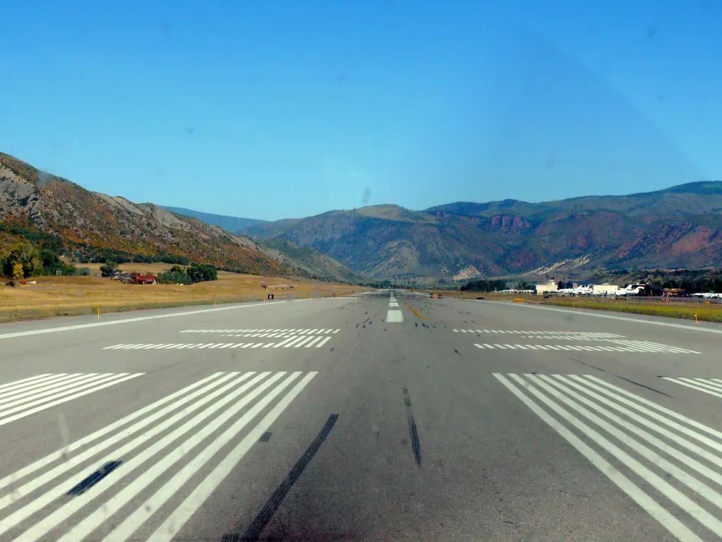 Atlantic Aviation Aspen, Aspen-Pitkin County Airport (KASE): photo 1