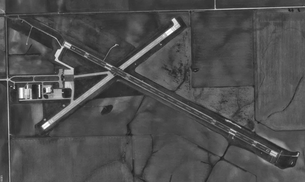 Dawson Aircraft, Clinton Municipal Airport (KCCA): photo 1