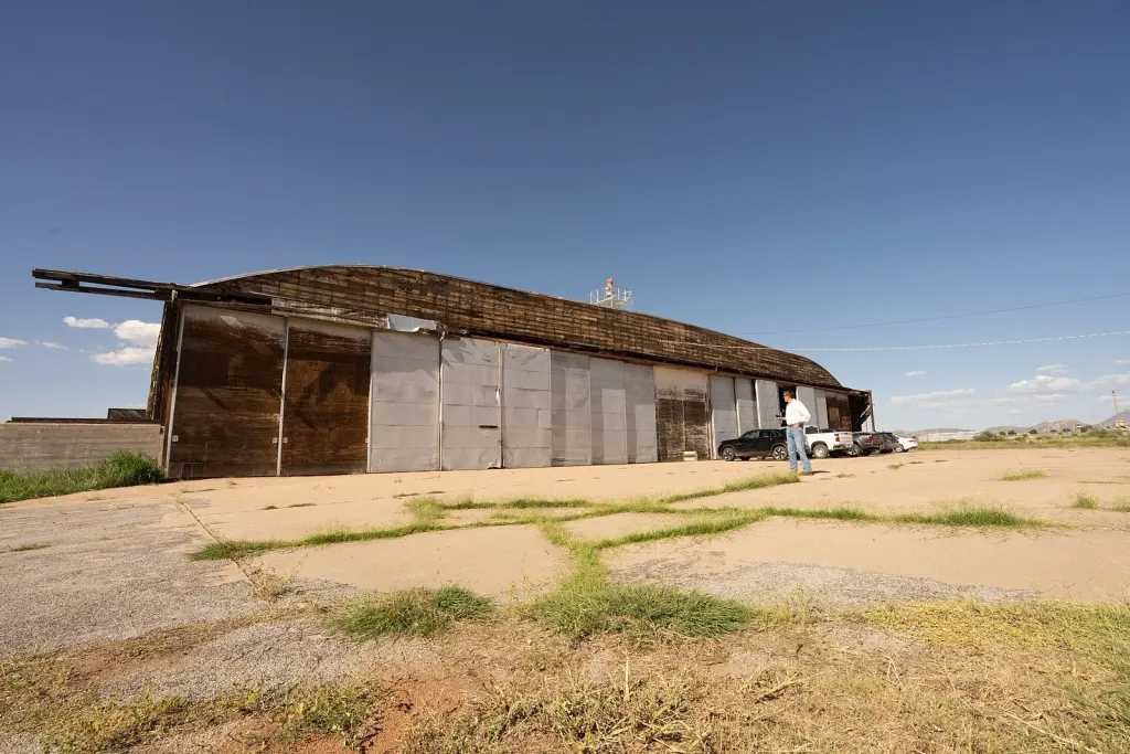 Bisbee Douglas International Airport (KDUG): photo 1