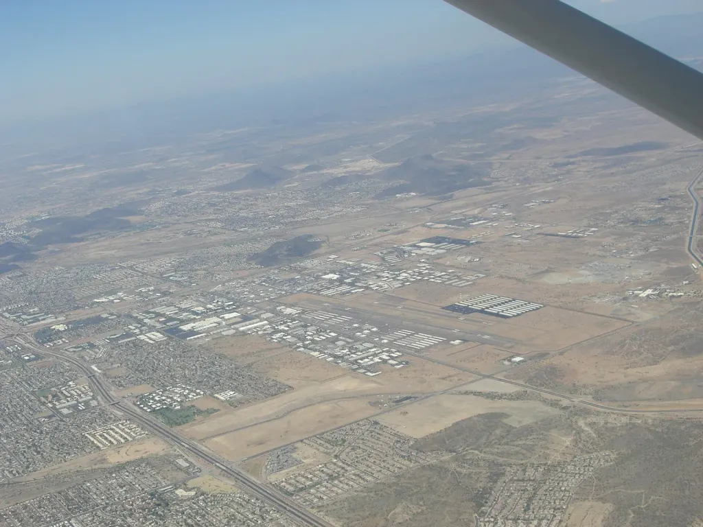 Cutter Aviation Deer Valley, Phoenix Deer Valley Airport (KDVT): photo 1
