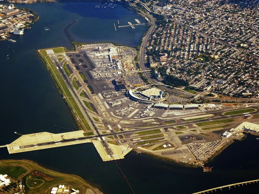 Modern Aviation LaGuardia, LaGuardia Airport (KLGA)