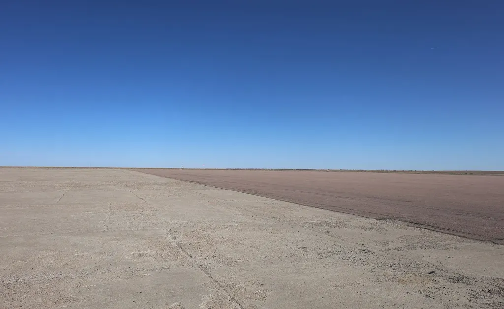 La Junta Municipal Airport (KLHX): photo 1