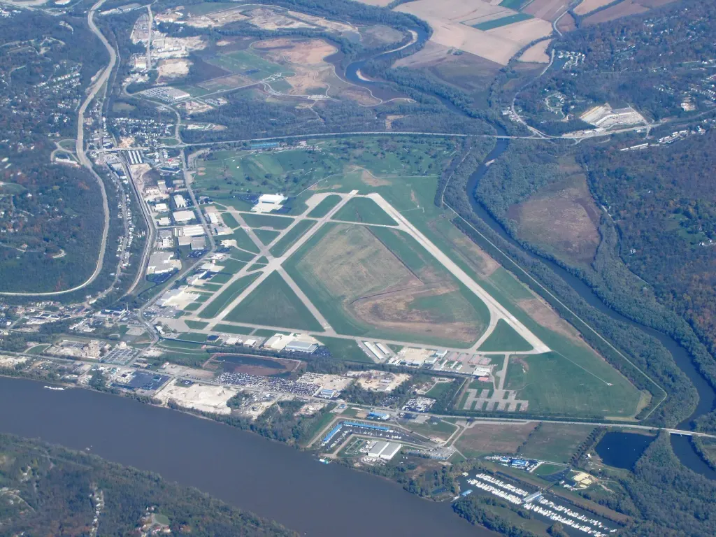 Signature Cincinnati, Cincinnati Municipal Airport, Lunken Field (KLUK)