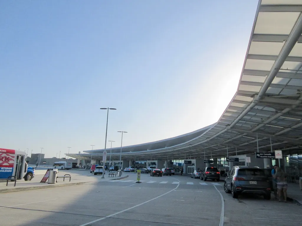 Signature New Orleans, Louis Armstrong New Orleans International Airport (KMSY)