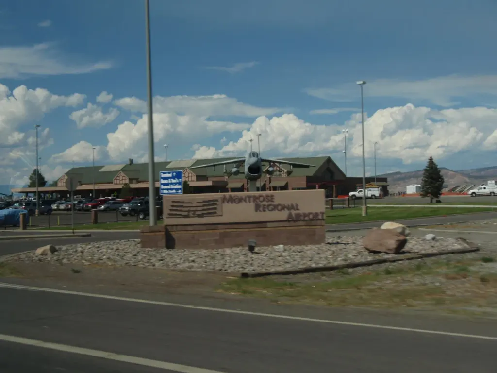 Atlantic Aviation Montrose, Montrose Regional Airport (KMTJ): photo 1