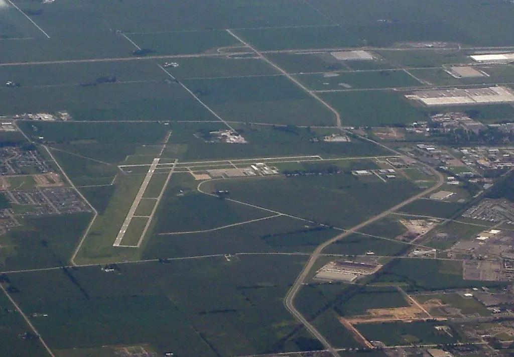 Ray's Aircraft Services, Taylor Airport (KTYL): photo 1