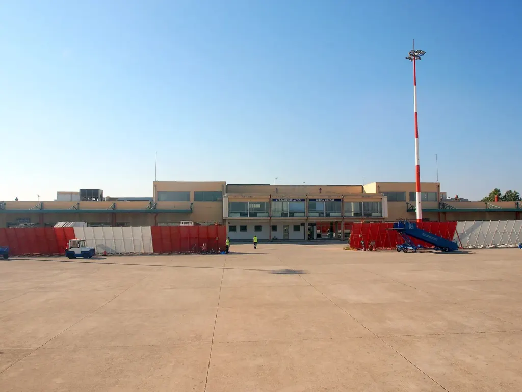 Sky Valet Aktion, Aktion National Airport (LGPZ): photo 1