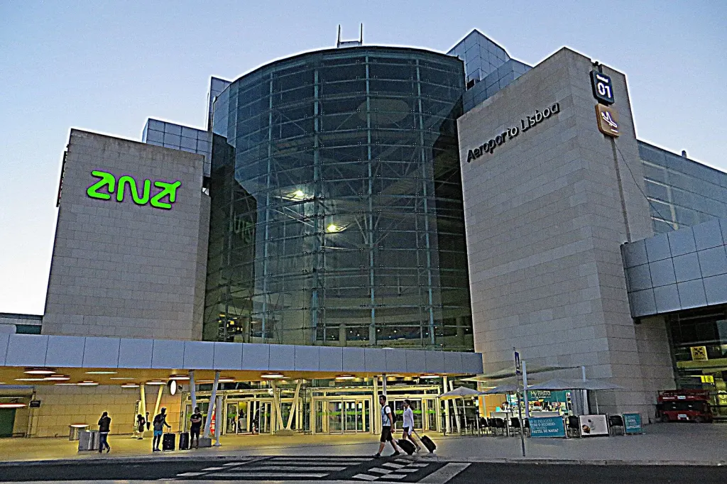 Universal Aviation Lisbon, Lisbon Humberto Delgado Airport (LPPT): photo 1