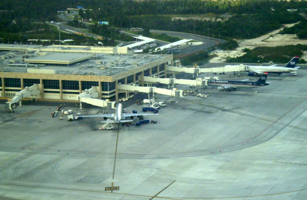 Universal Aviation Cancún, Cancún International Airport (MMUN): photo 1