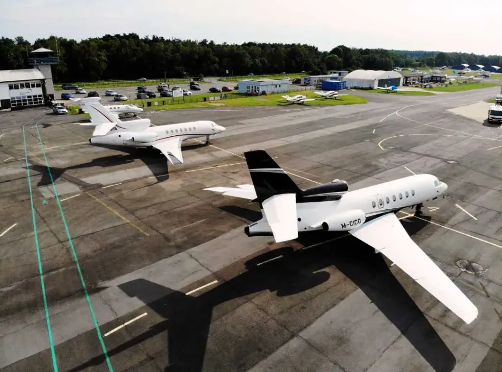 Blackbushe Airport: photo 1