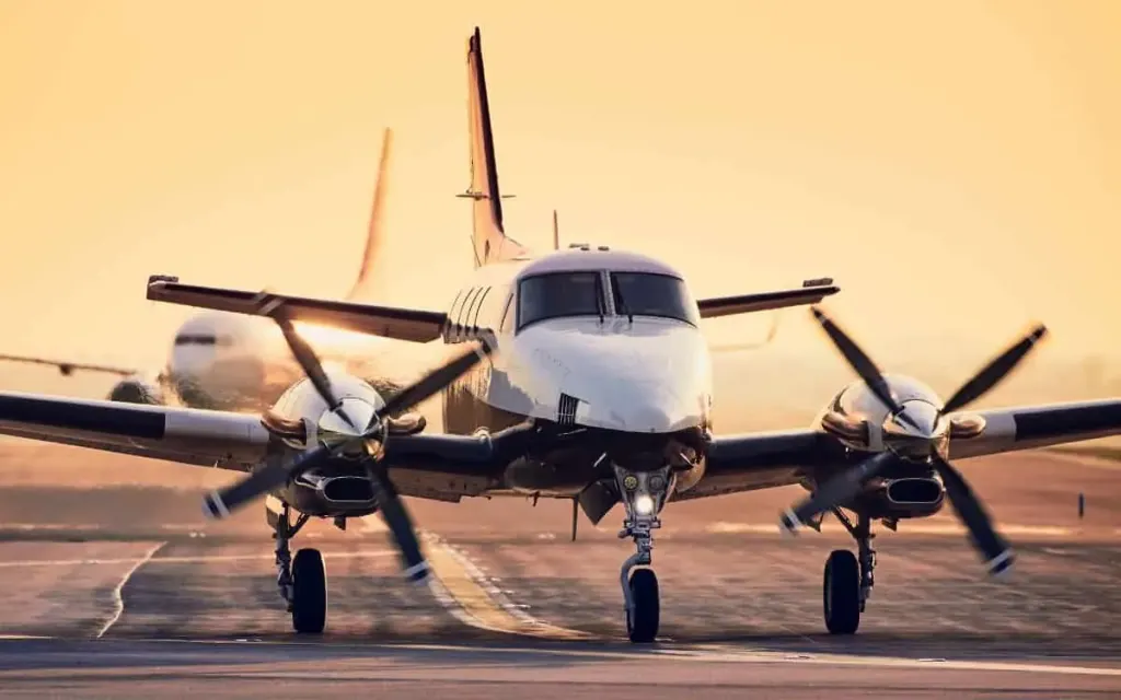 Proud to Fly a Turboprop: Q400 vs ATR72