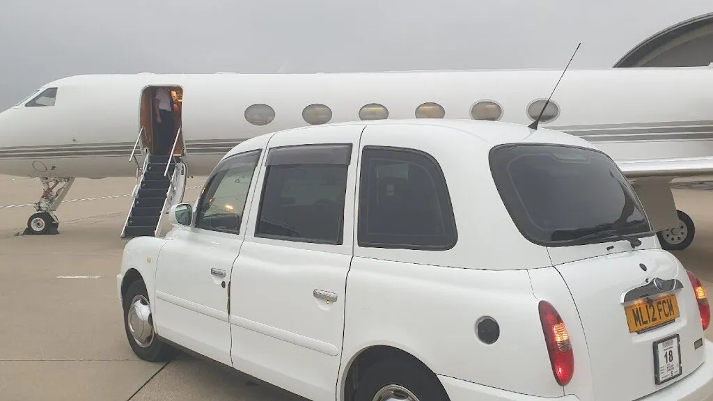 Acc TAXIS farnborough: photo 1