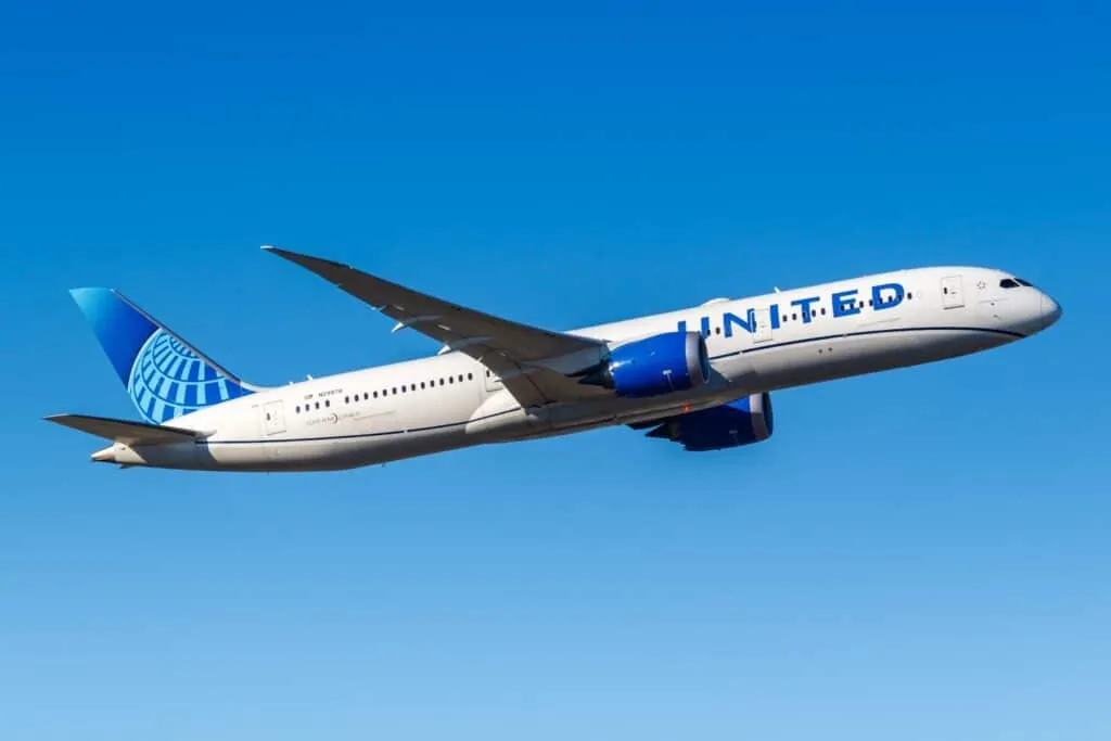 Why United Airlines Chose The Boeing 787 Instead