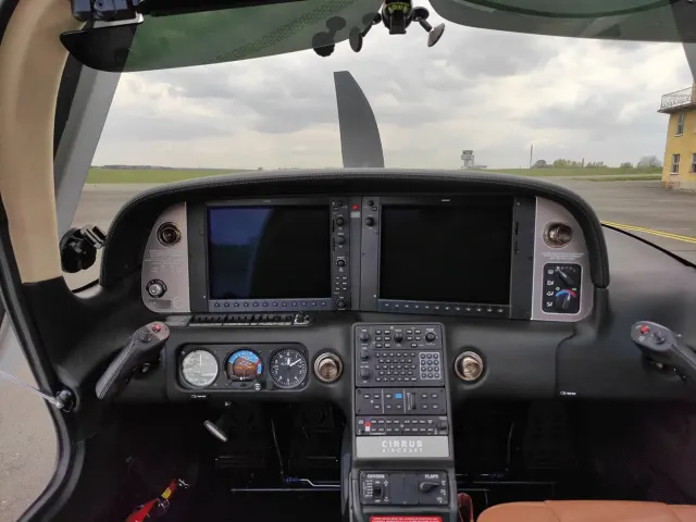 Aero Poxnan - European Cirrus Simulation Center: photo 4