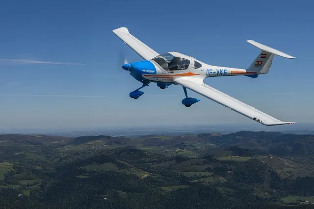Diamond Aircraft Industries: photo 4