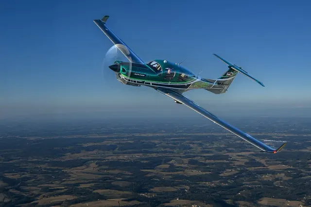 Diamond Aircraft Industries: photo 3