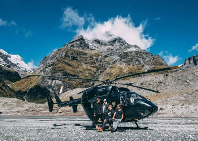 Over The Top Helicopters: photo 1