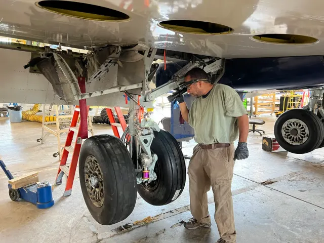 Sponder Aviation Maintenance: photo 4
