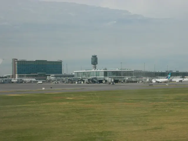 Signature Vancouver, Vancouver International Airport (CYVR)