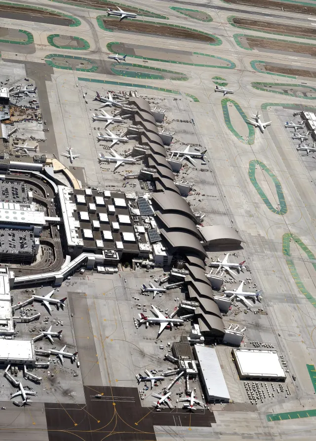 Signature Hartford, Bradley International Airport (KBDL)