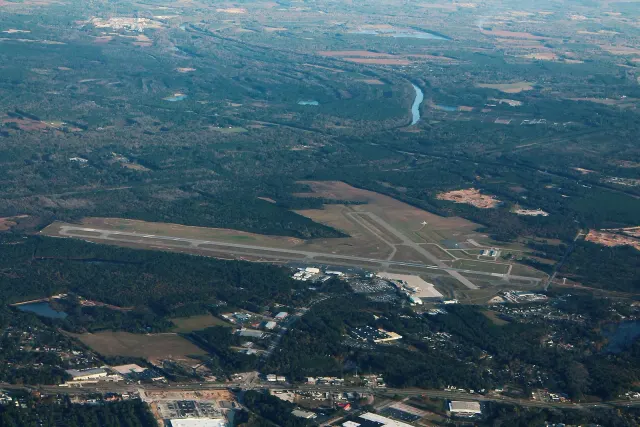 Signature Fayetteville, Fayetteville Regional Airport - Grannis Field (KFAY)