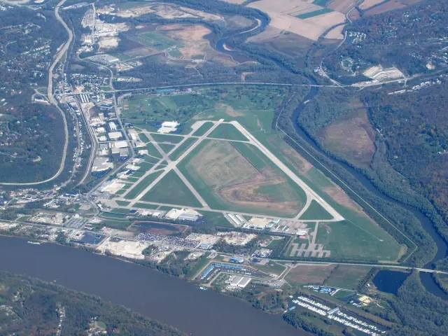 Signature Cincinnati, Cincinnati Municipal Airport, Lunken Field (KLUK)