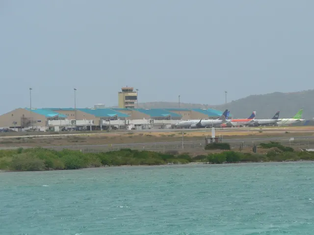 Jet-TNCA FBO, Aruba Queen Beatrix (TNCA)