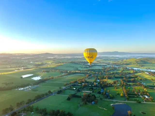 Photo: Global Ballooning Australia, from the company website